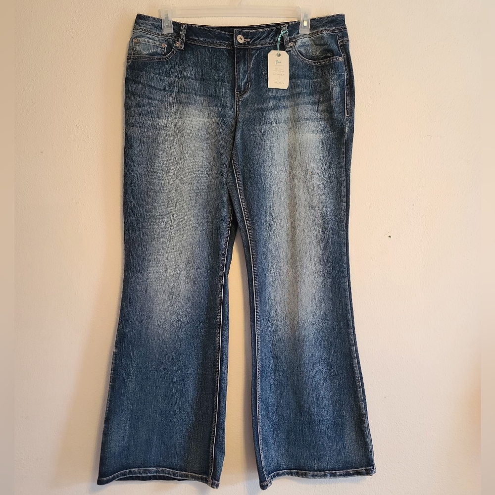 Maurices Women's Size 15/16 Denim Flex Mid Rise Flare Jeans 32.5" Inseam
